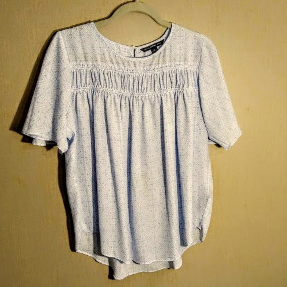 *SMOCKED TOP*BLUE GEOMETRIC PRINT*FLUTTER SLEEVES*WOMEN PETITE LARGE